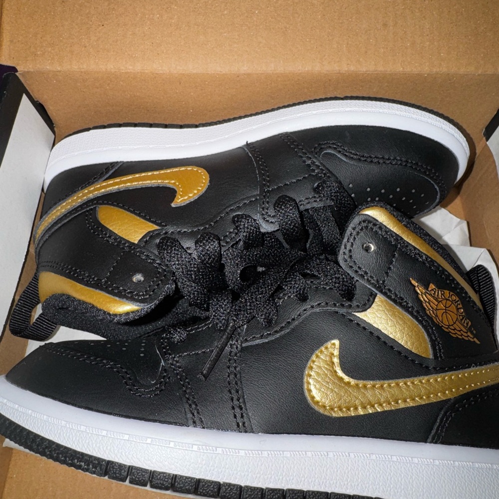 Kids Jordan 1 Mids